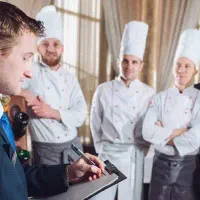 استخدام نیروی آقا ( فست فود )