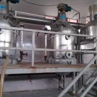 اپراتور دستگاه پرکن نوشیدنی.تری بلوک