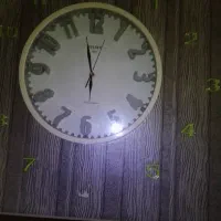 ساعت دیواری سفید وطوسی درحدنو