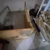 ویترن پشت شیشه واتاق پرو