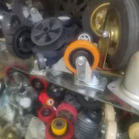 به تعدادی کارگر ساده و پرسکار آقا