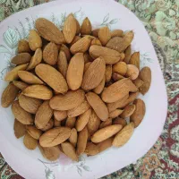 مغز بادام شیرین