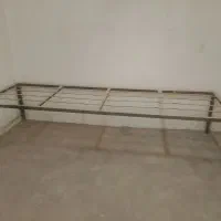 تخت آهنی