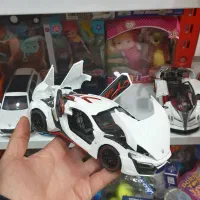 ماشین فلزی و اسباب بازی