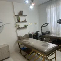 اجاره تخت مژه در سالن زیبایی