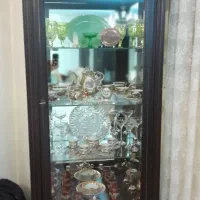 ویترین پشت آینه تمیز بدون شکستگی