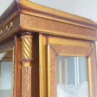 ویترین چوبی بزرگ کلاسیک با قاب منبت