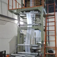 کارگر دستگاه تولید نایلون