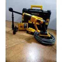 کارواش شارژی طرح دیوالت برای شستن ماشین وسم پاشی