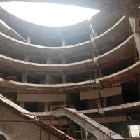 اکیپ کاشی کار و بنا سفت کار. و کارگر فنی و ساده