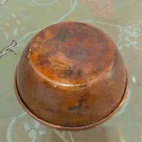 یک عدد گلدان و کاسه مسی قلم زنی قدیمی|کلکسیون اشیاء عتیقه|تهران, سبلان (لشگر)|دیوار