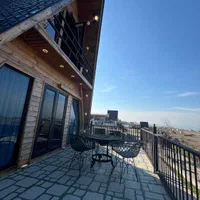 کلبه سویئسی رو به دریا با جکوزی دو نفره|اجارهٔ کوتاهمدت آپارتمان و سوئیت|بندر انزلی, اطبا|دیوار