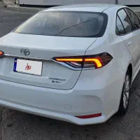 تویوتا کرولا هیبرید الیت ۱۸۰۰