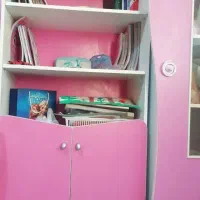 تخت و ویترین و کتابخانه دخترانه