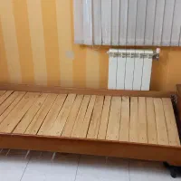 تخت یک نفره ‌کاملا سالم بدون‌  خط وخش در حد نو|تخت و سرویس خواب|شیراز, فرهنگ شهر|دیوار