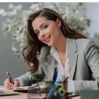 منشی،و دستیار مدیر عامل منظم و اراسته و