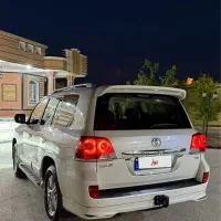 تویوتا لندکروزر ۲۰۱۱