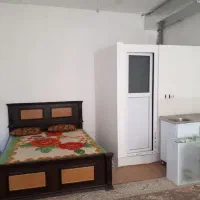 خانم برای تمیز کردن خونه