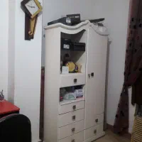 کمد نوجوان چوبی سالم و مرتب