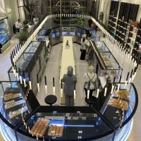 استخدام خلیفه قناد خشک کاربا سابقه