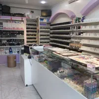 استخدام فروشنده ماهر لوازم آرایشی ناخن