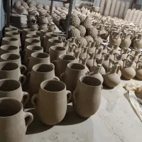 دونفر همکار آقا جهت کار در سفالگری لاله جین