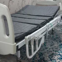 تخت سه شکن برقی