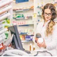 فروشنده با تجربه آرایشی،بهداشتی داروخانه