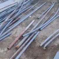 تعدادی لوله  ها و قوطی