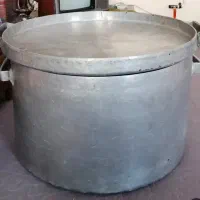 دو عدد دیگ بزرگ فروشی