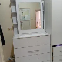 میز آرایشی در حد نو