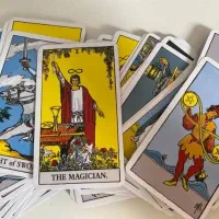 کتاب تاریخی ( فال تاروت )