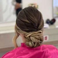 خدمات تخصصی میکاپ و شینیون، ناخن و مژه