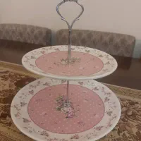 تعدادی ظروف چینی پذیرایی