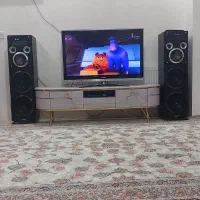 اسپیکر و تلوزیون و میز تلوزیون