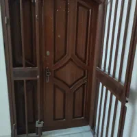 درب آپارتمانی همراه با کم و حفاظ اهنی سنگین