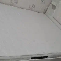 تخت خواب دو نفره تمیز تمیز