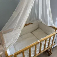 گهواره و کنار تخت مادر