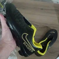 چند جفت کتانی فوتبال فوتسال نو حراجی