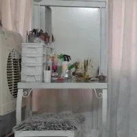 میز آرایشی در حد نو