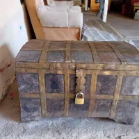 صندوقچه قدیمی و تاریخی برای قرن ۱۲۰۰|کلکسیون اشیاء عتیقه|لالجین, |دیوار