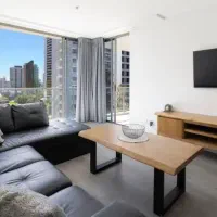 هم خونه میشم . خانم هستم