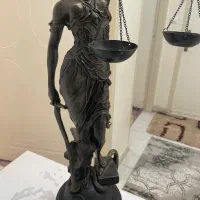 مجسمه عدللت