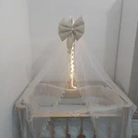 تخت کنار مادر