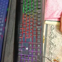 کیبوردنونو اصلااستفاده نشده زیرقیمت گذاشتم