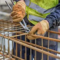 کارگر برای خاموت زنی