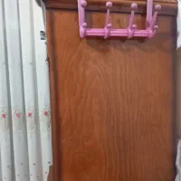یک عددکمدبالاویترین پایین سه تاکشودرحدنو|جاکفشی، کمد، دراور|قم, چهل درخت‎|دیوار
