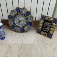 ست ساعت خاتم‌کاری، قاب قلم‌زنی و گلدان میناکاری)