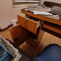 میز  اداری  و صندلی چرخدار