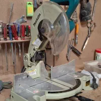 فارسی بر و گرد بر ماکیتا